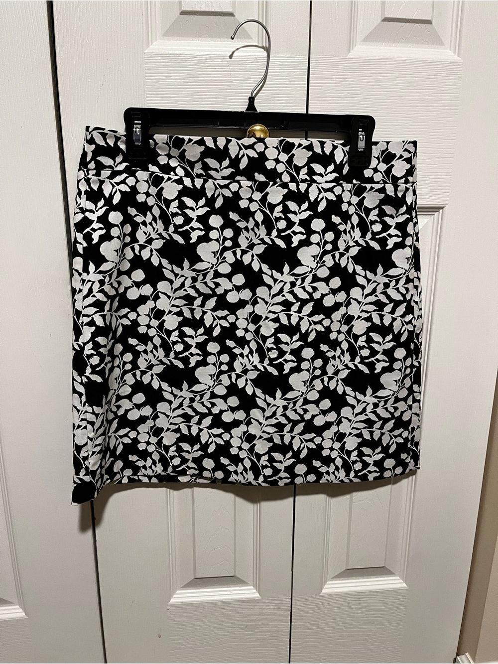 LOFT Black and White Floral Mini Skirt